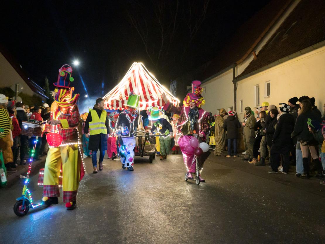 Das Bild zeigt den Bäumenheimer Nachtumzug 2023.