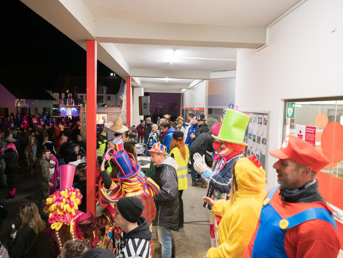 Das Bild zeigt den Bäumenheimer Nachtumzug 2023.