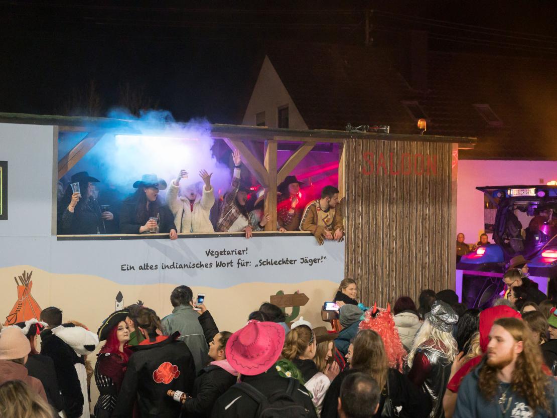 Das Bild zeigt den Bäumenheimer Nachtumzug 2023.