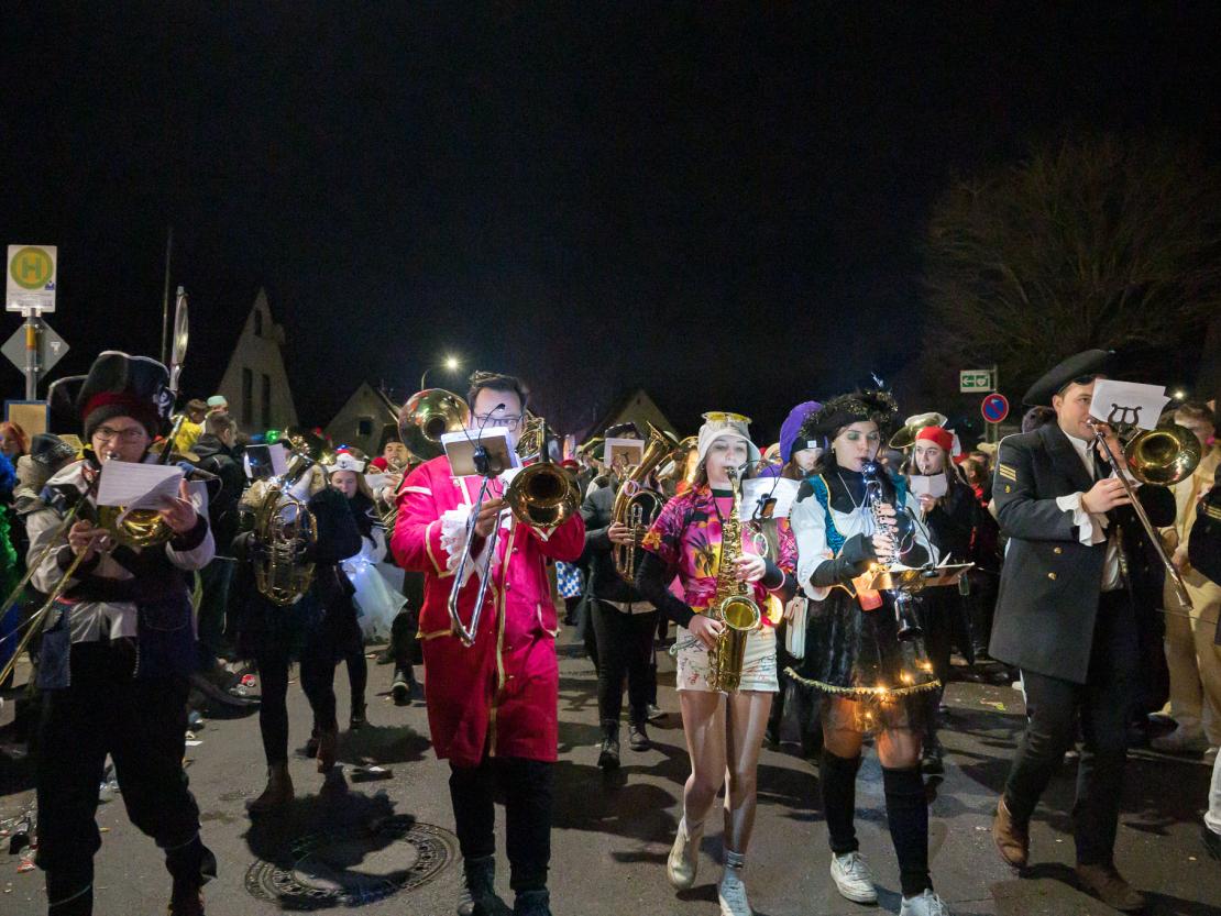 Das Bild zeigt den Bäumenheimer Nachtumzug 2023.