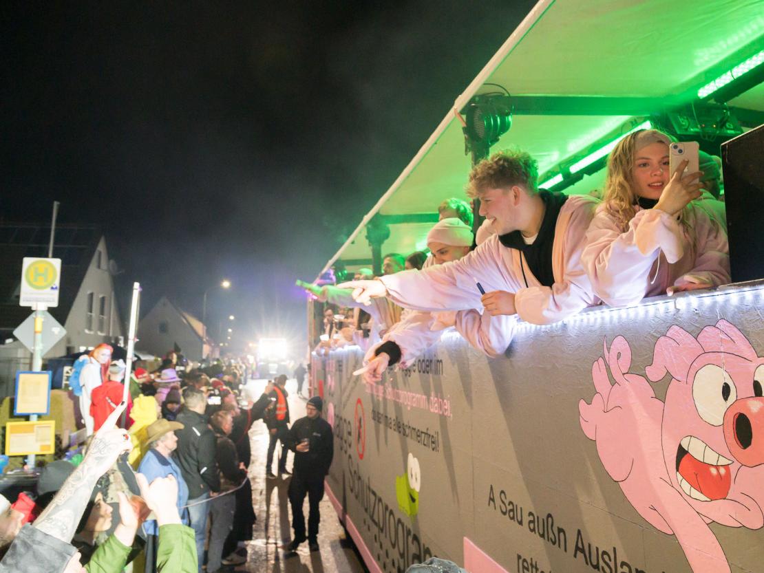 Das Bild zeigt den Bäumenheimer Nachtumzug 2023.