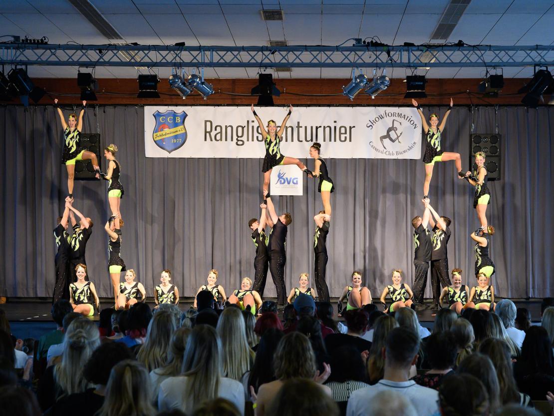 Die Tanzgruppen beim Ranglistenturnier für Showtanz in Asbach-Bäumenheim.