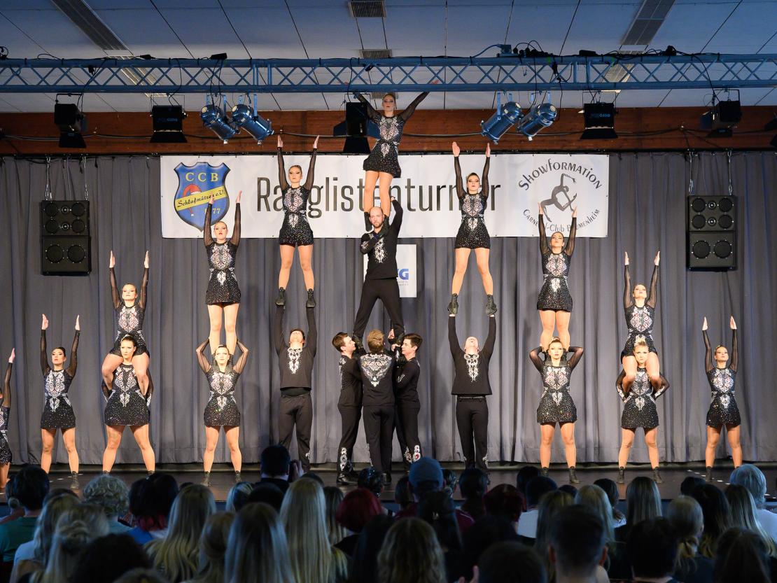 Die Tanzgruppen beim Ranglistenturnier für Showtanz in Asbach-Bäumenheim.