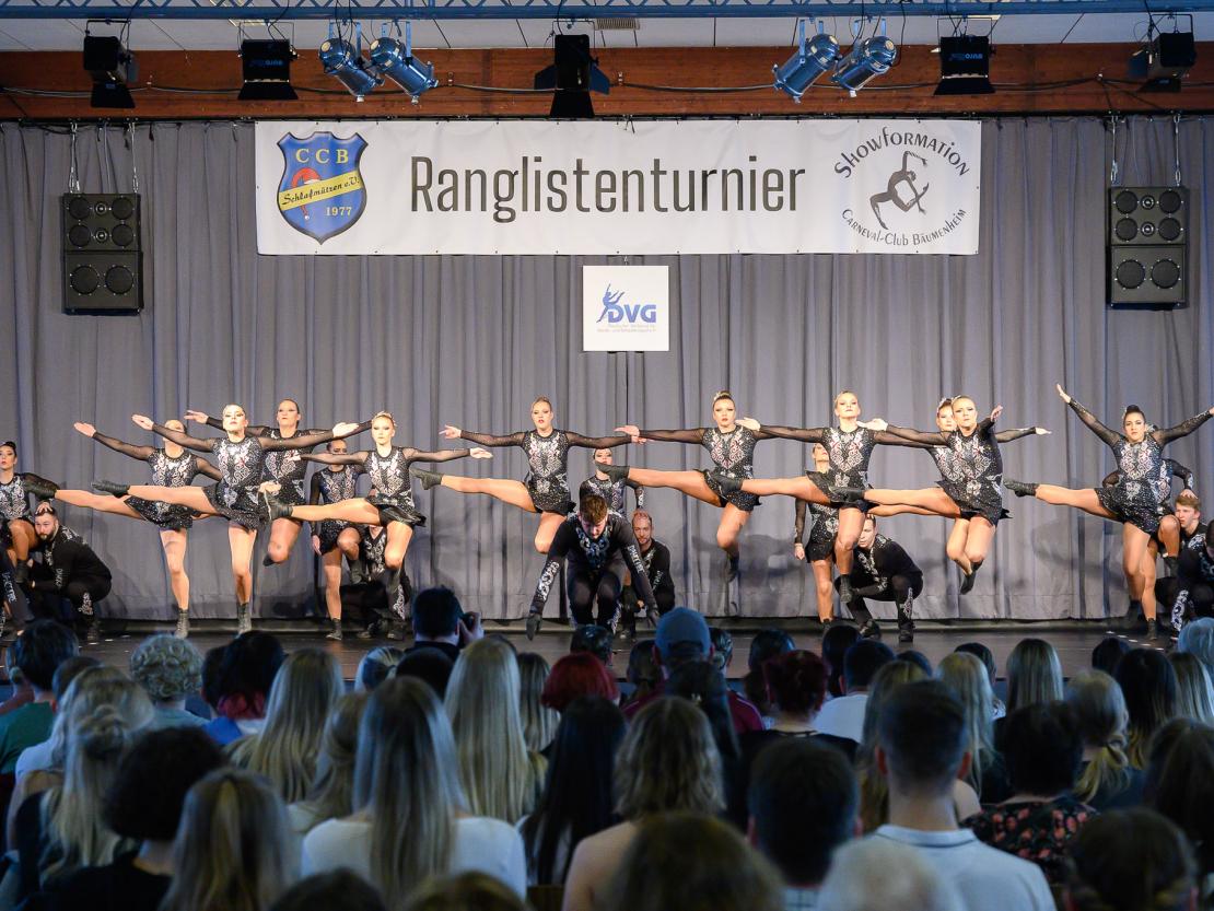 Die Tanzgruppen beim Ranglistenturnier für Showtanz in Asbach-Bäumenheim.