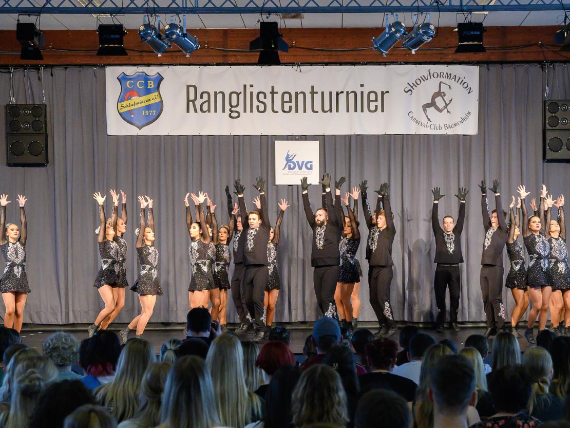 Die Tanzgruppen beim Ranglistenturnier für Showtanz in Asbach-Bäumenheim.