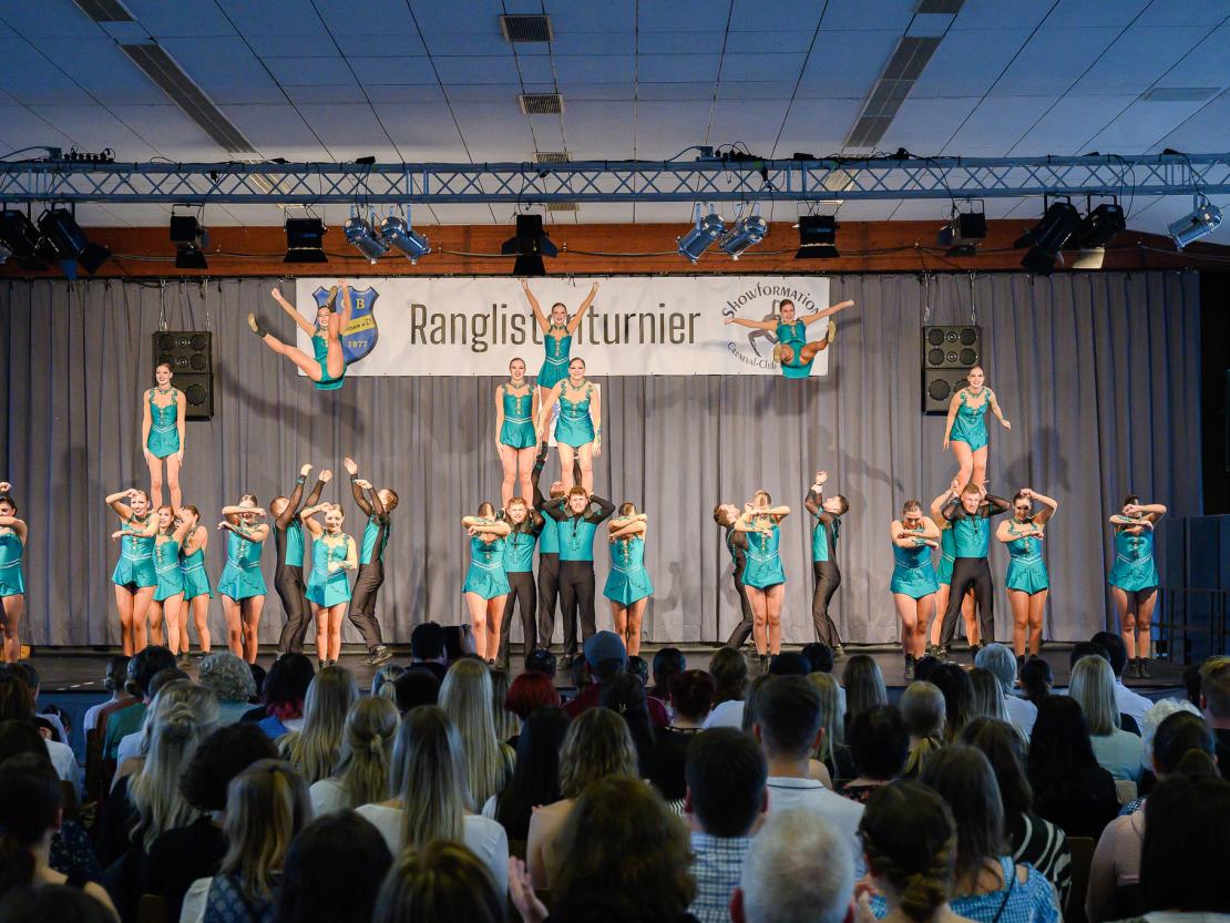 Die Tanzgruppen beim Ranglistenturnier für Showtanz in Asbach-Bäumenheim.