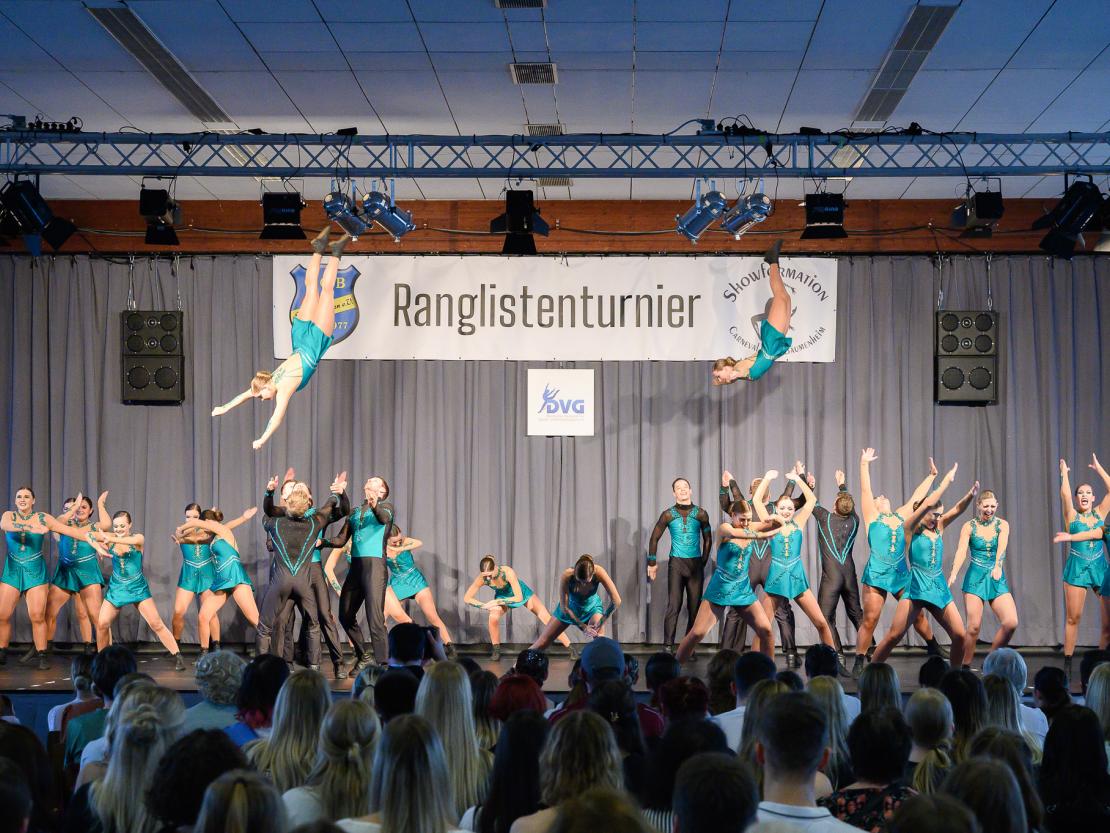 Die Tanzgruppen beim Ranglistenturnier für Showtanz in Asbach-Bäumenheim.