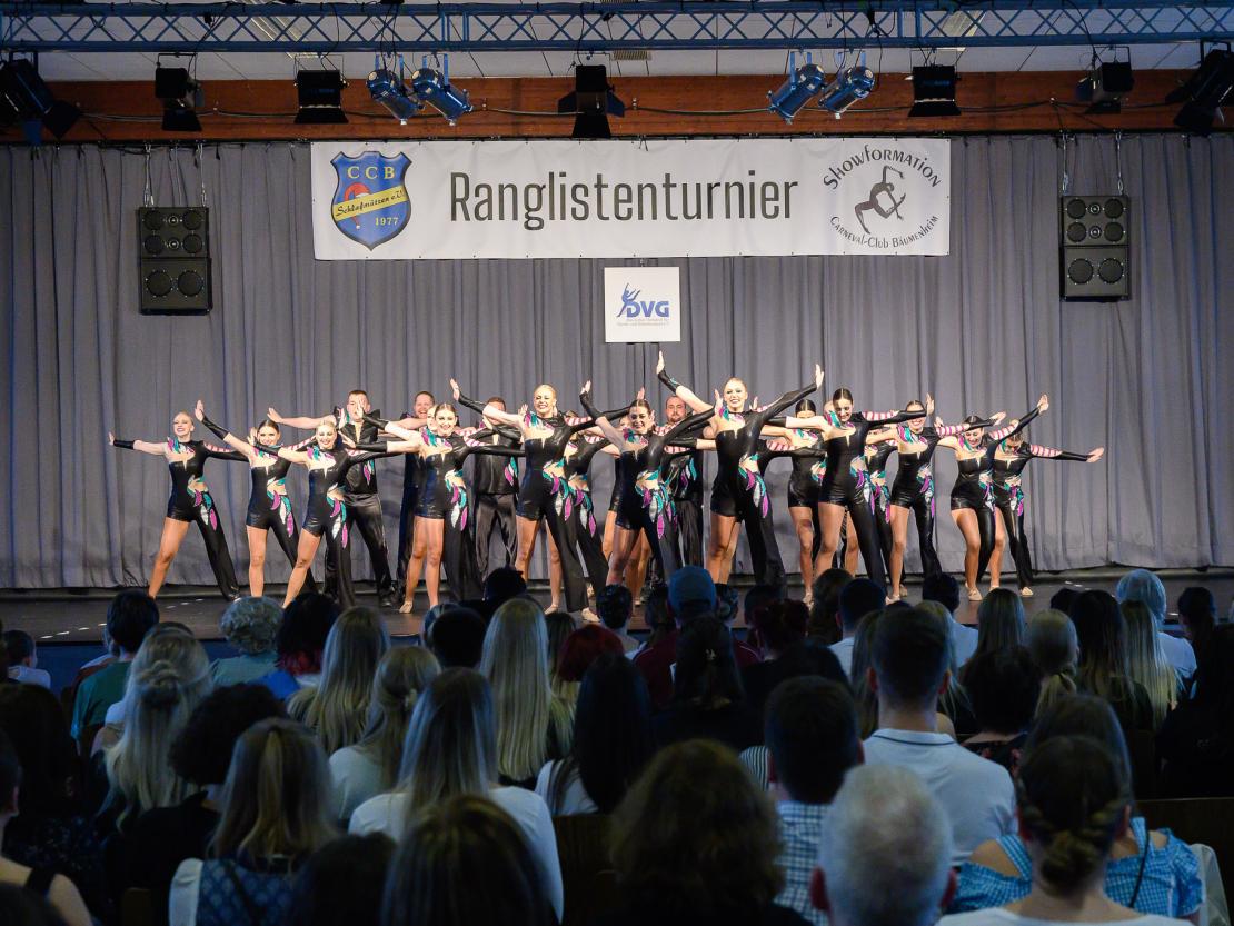Die Tanzgruppen beim Ranglistenturnier für Showtanz in Asbach-Bäumenheim.