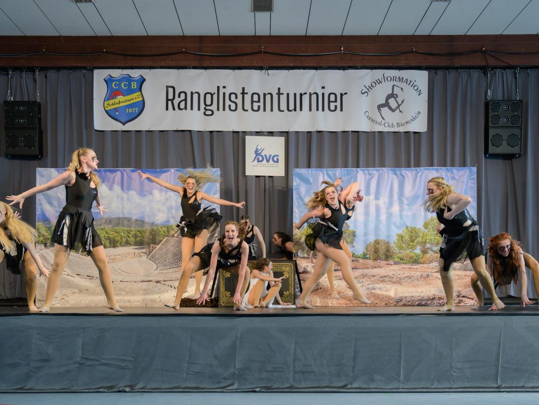 Die Tanzgruppen beim Ranglistenturnier für Showtanz in Asbach-Bäumenheim.