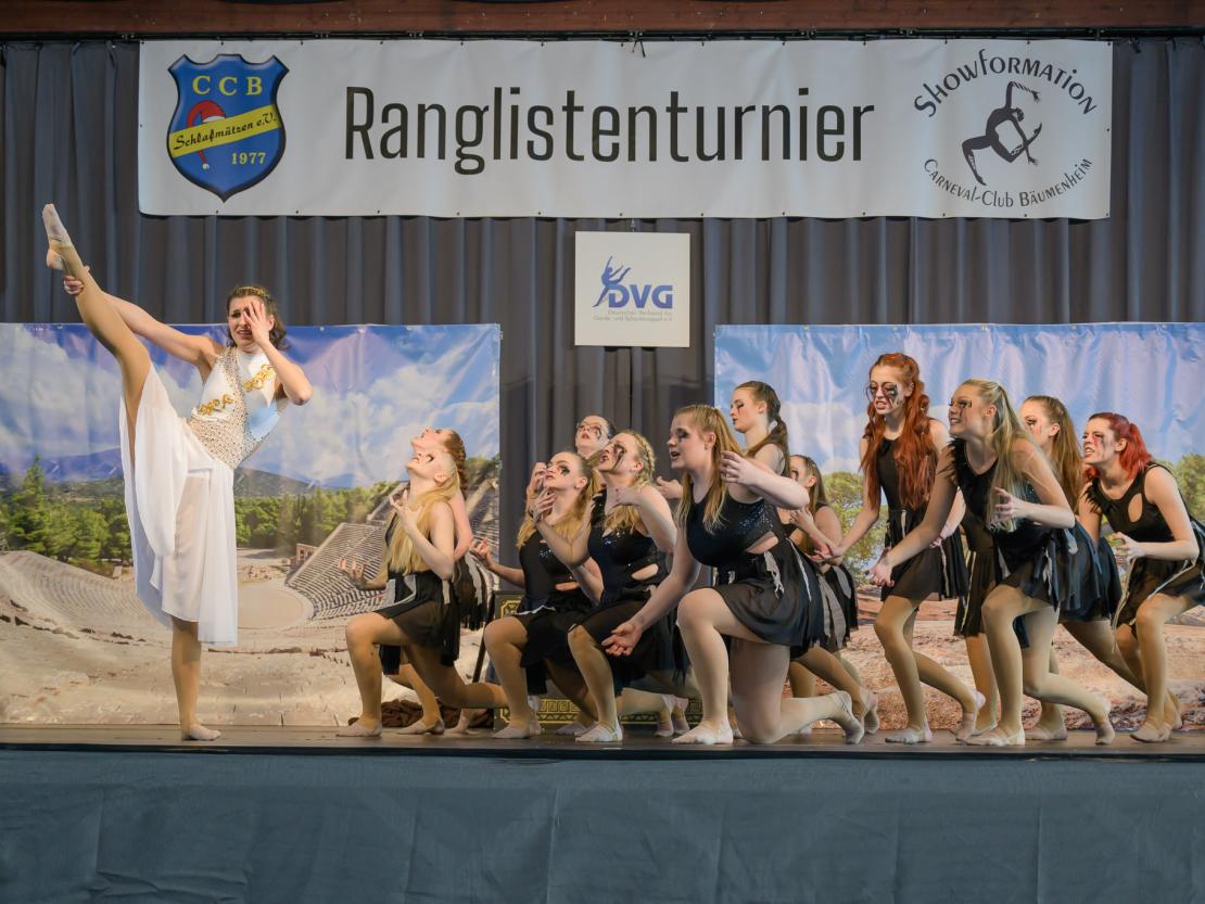 Die Tanzgruppen beim Ranglistenturnier für Showtanz in Asbach-Bäumenheim.