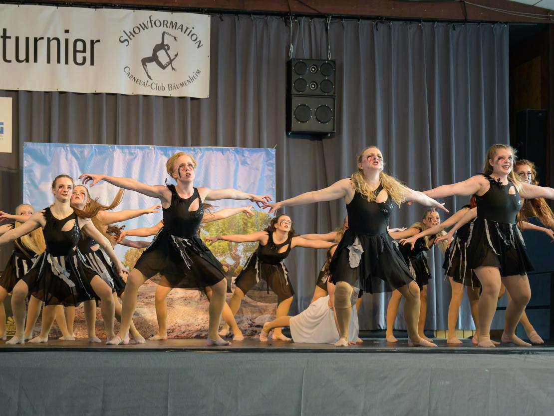 Die Tanzgruppen beim Ranglistenturnier für Showtanz in Asbach-Bäumenheim.
