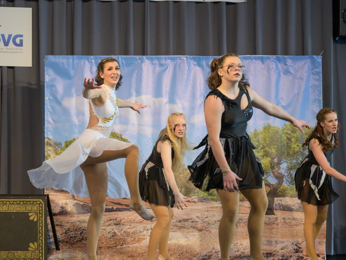 Die Tanzgruppen beim Ranglistenturnier für Showtanz in Asbach-Bäumenheim.