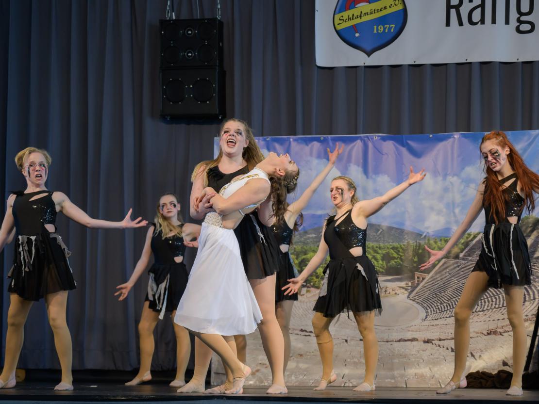 Die Tanzgruppen beim Ranglistenturnier für Showtanz in Asbach-Bäumenheim.