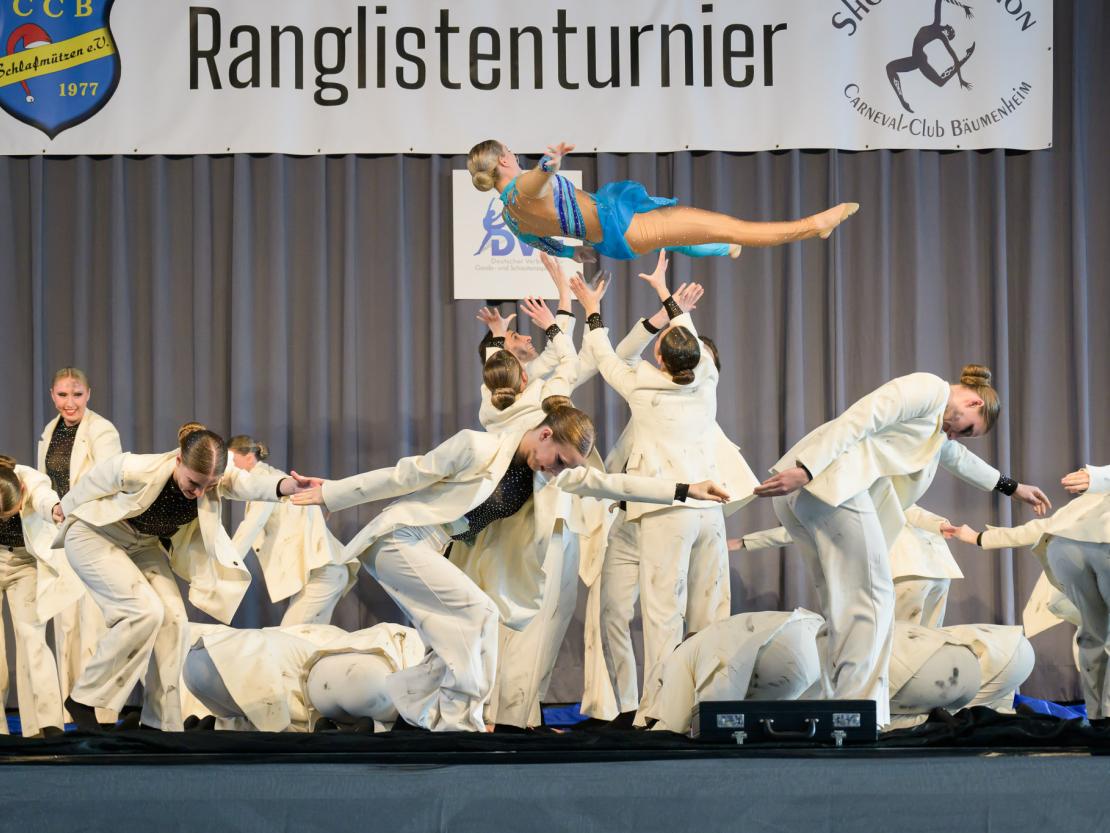 Die Tanzgruppen beim Ranglistenturnier für Showtanz in Asbach-Bäumenheim.