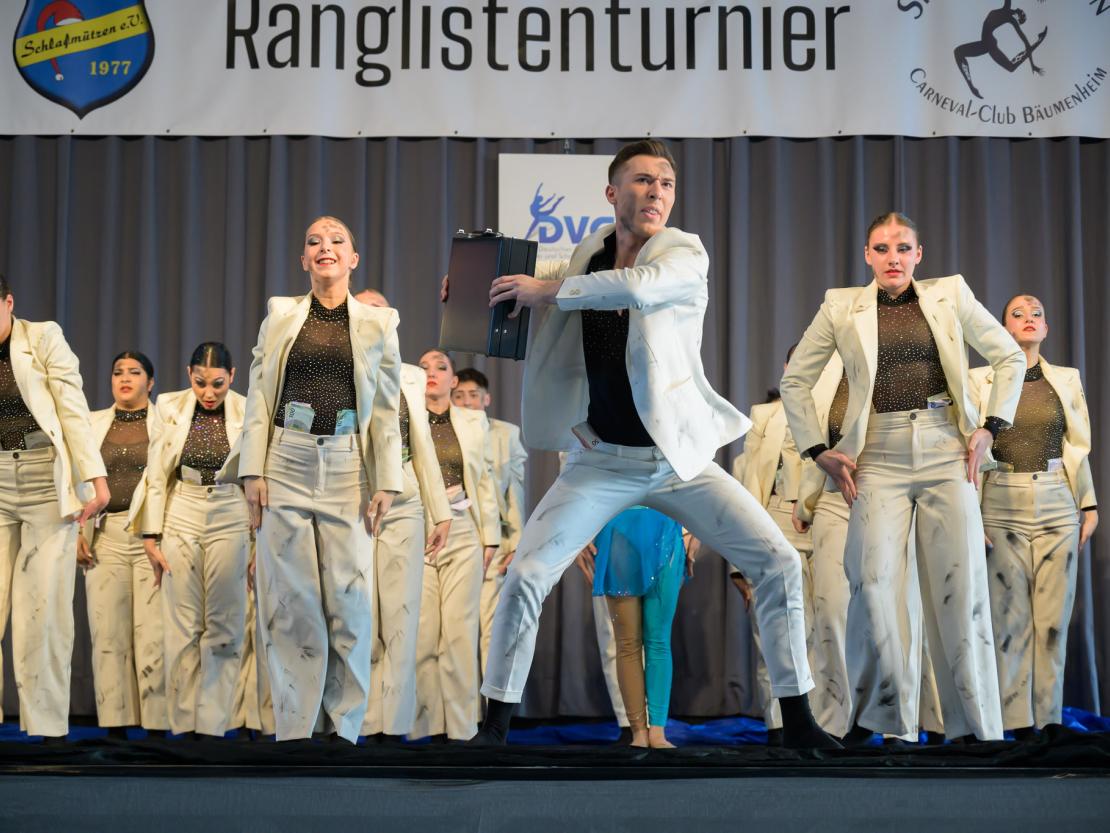 Die Tanzgruppen beim Ranglistenturnier für Showtanz in Asbach-Bäumenheim.