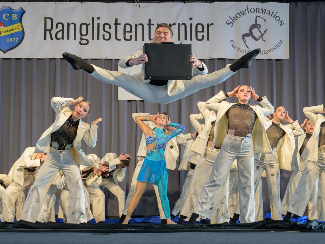 Die Tanzgruppen beim Ranglistenturnier für Showtanz in Asbach-Bäumenheim.