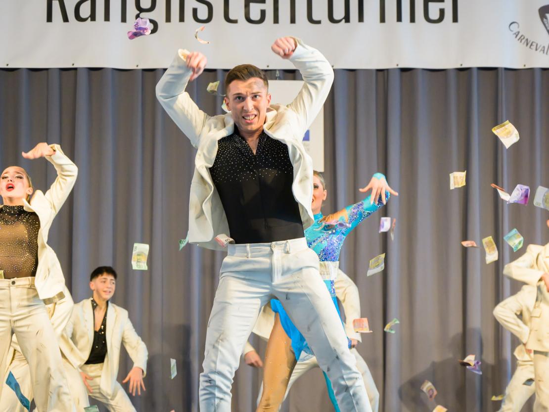 Die Tanzgruppen beim Ranglistenturnier für Showtanz in Asbach-Bäumenheim.