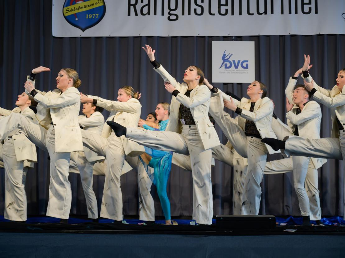 Die Tanzgruppen beim Ranglistenturnier für Showtanz in Asbach-Bäumenheim.