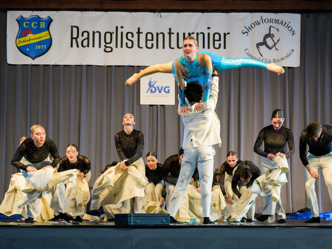 Die Tanzgruppen beim Ranglistenturnier für Showtanz in Asbach-Bäumenheim.