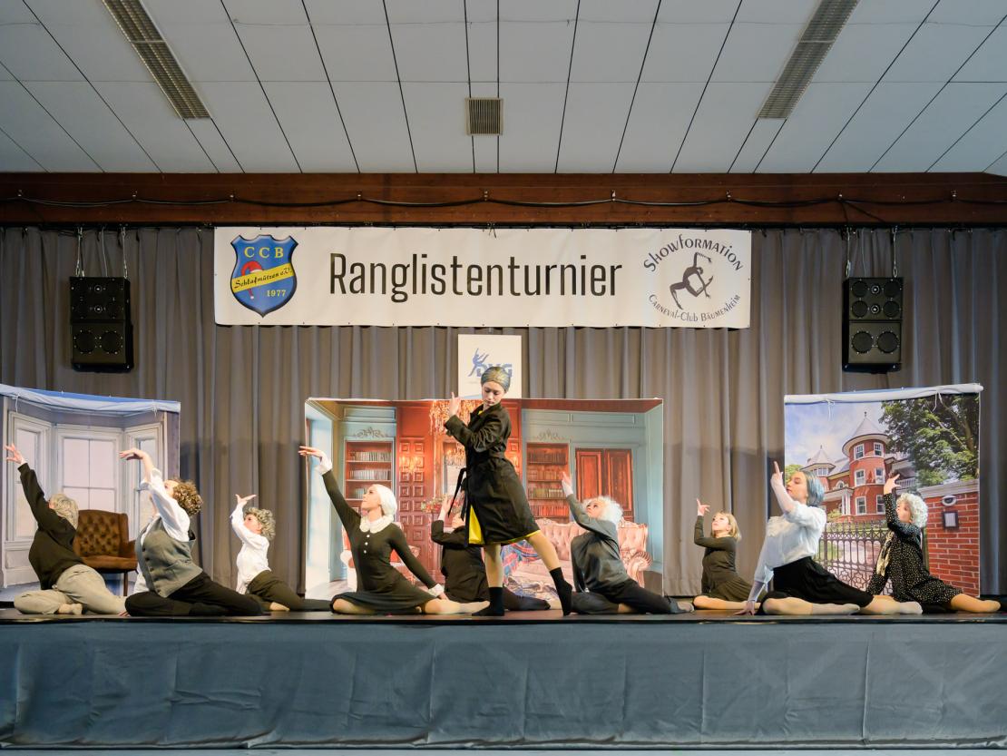Die Tanzgruppen beim Ranglistenturnier für Showtanz in Asbach-Bäumenheim.