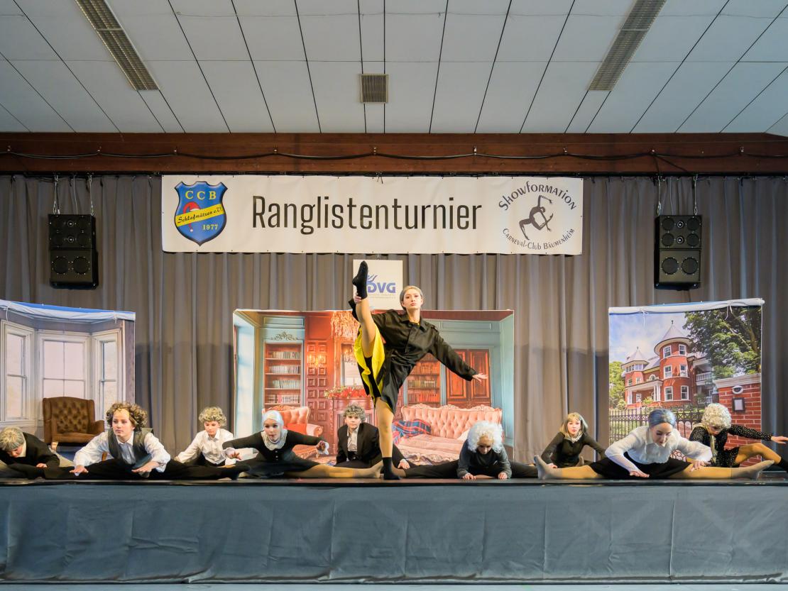 Die Tanzgruppen beim Ranglistenturnier für Showtanz in Asbach-Bäumenheim.