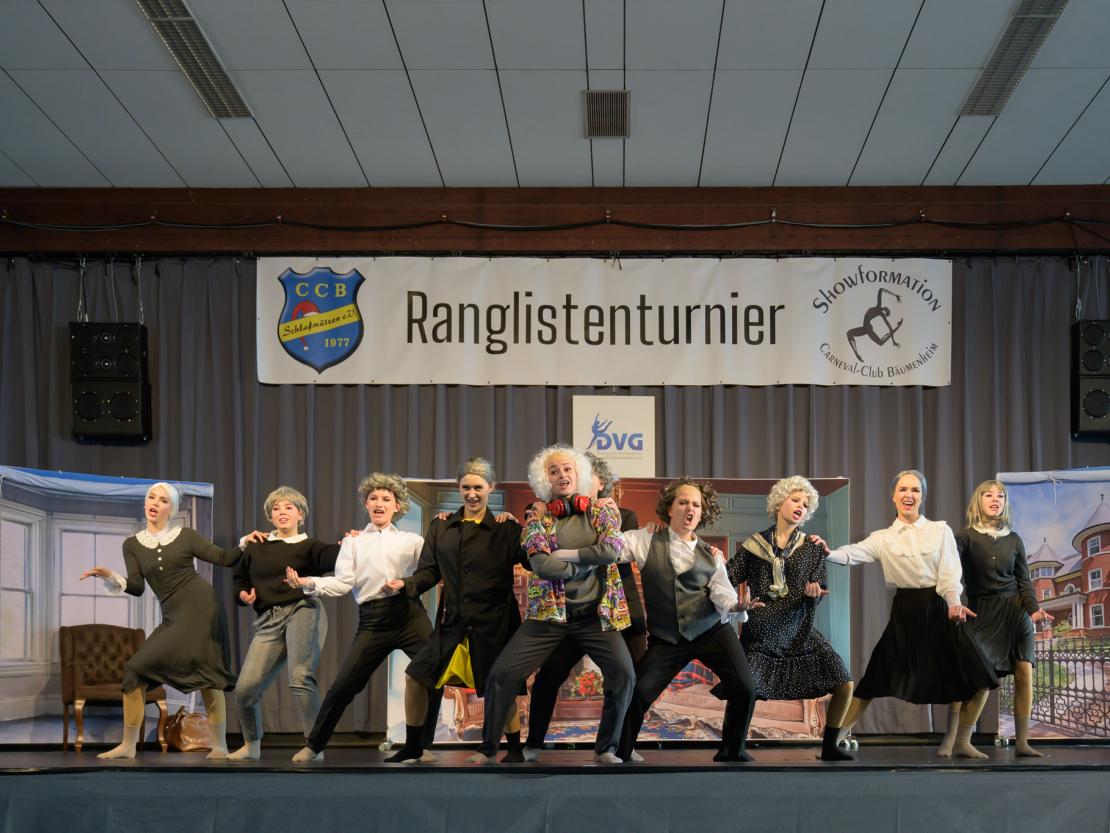 Die Tanzgruppen beim Ranglistenturnier für Showtanz in Asbach-Bäumenheim.