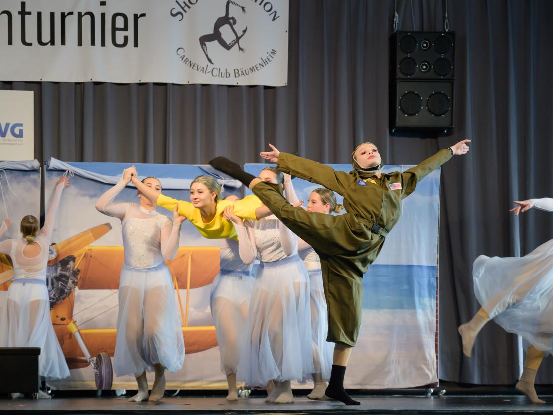 Die Tanzgruppen beim Ranglistenturnier für Showtanz in Asbach-Bäumenheim.