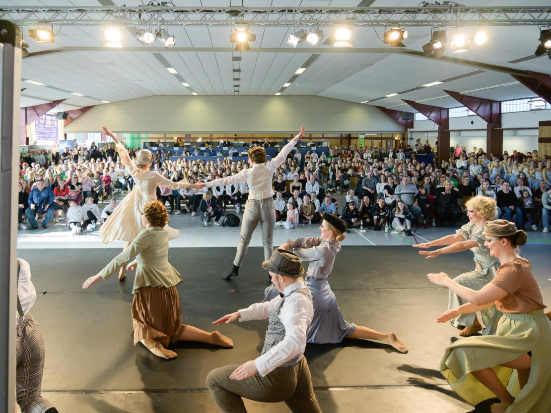 Die Tanzgruppen beim Ranglistenturnier für Showtanz in Asbach-Bäumenheim.