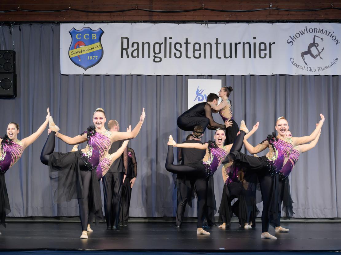 Die Tanzgruppen beim Ranglistenturnier für Showtanz in Asbach-Bäumenheim.