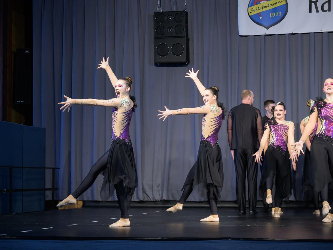 Die Tanzgruppen beim Ranglistenturnier für Showtanz in Asbach-Bäumenheim.