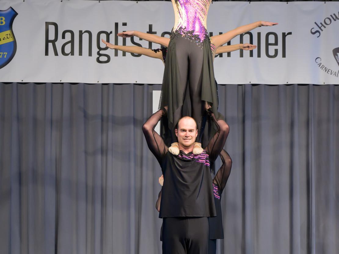 Die Tanzgruppen beim Ranglistenturnier für Showtanz in Asbach-Bäumenheim.