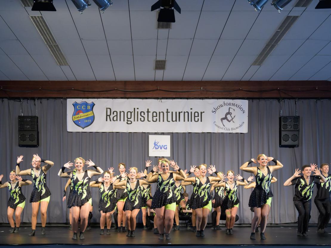 Die Tanzgruppen beim Ranglistenturnier für Showtanz in Asbach-Bäumenheim.