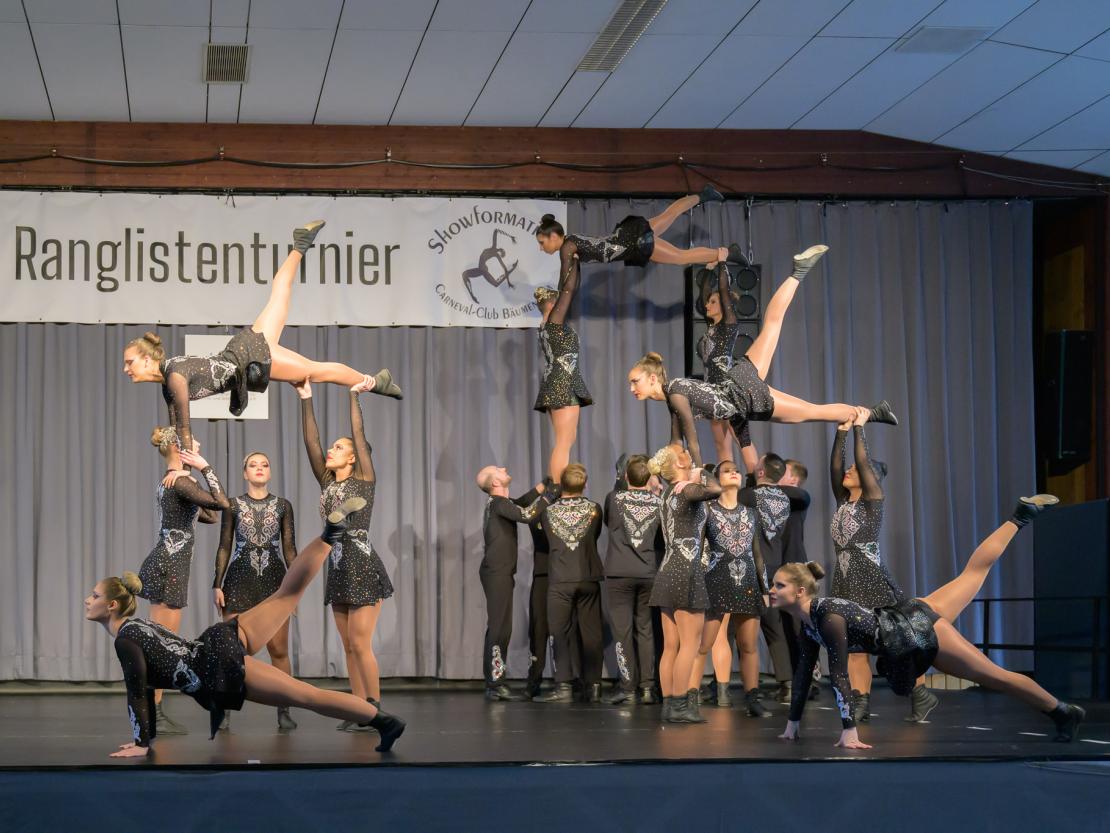 Die Tanzgruppen beim Ranglistenturnier für Showtanz in Asbach-Bäumenheim.