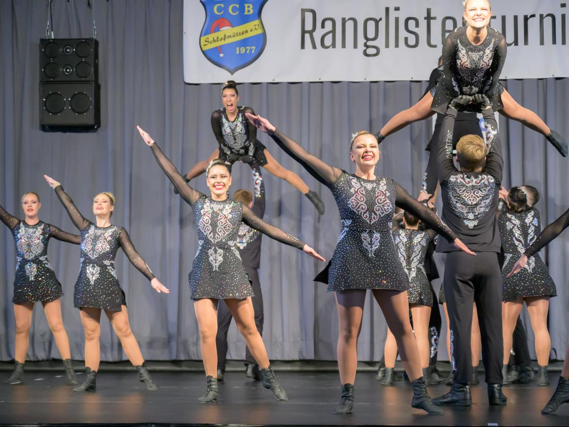 Die Tanzgruppen beim Ranglistenturnier für Showtanz in Asbach-Bäumenheim.