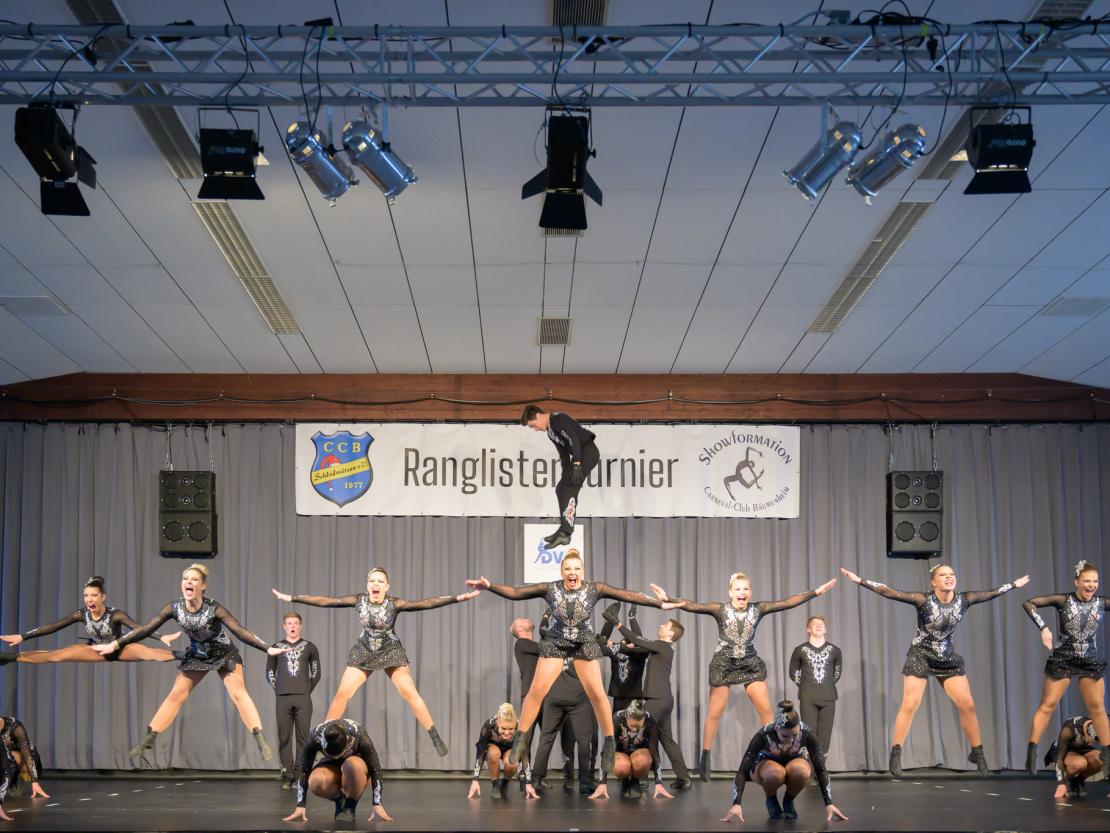 Die Tanzgruppen beim Ranglistenturnier für Showtanz in Asbach-Bäumenheim.