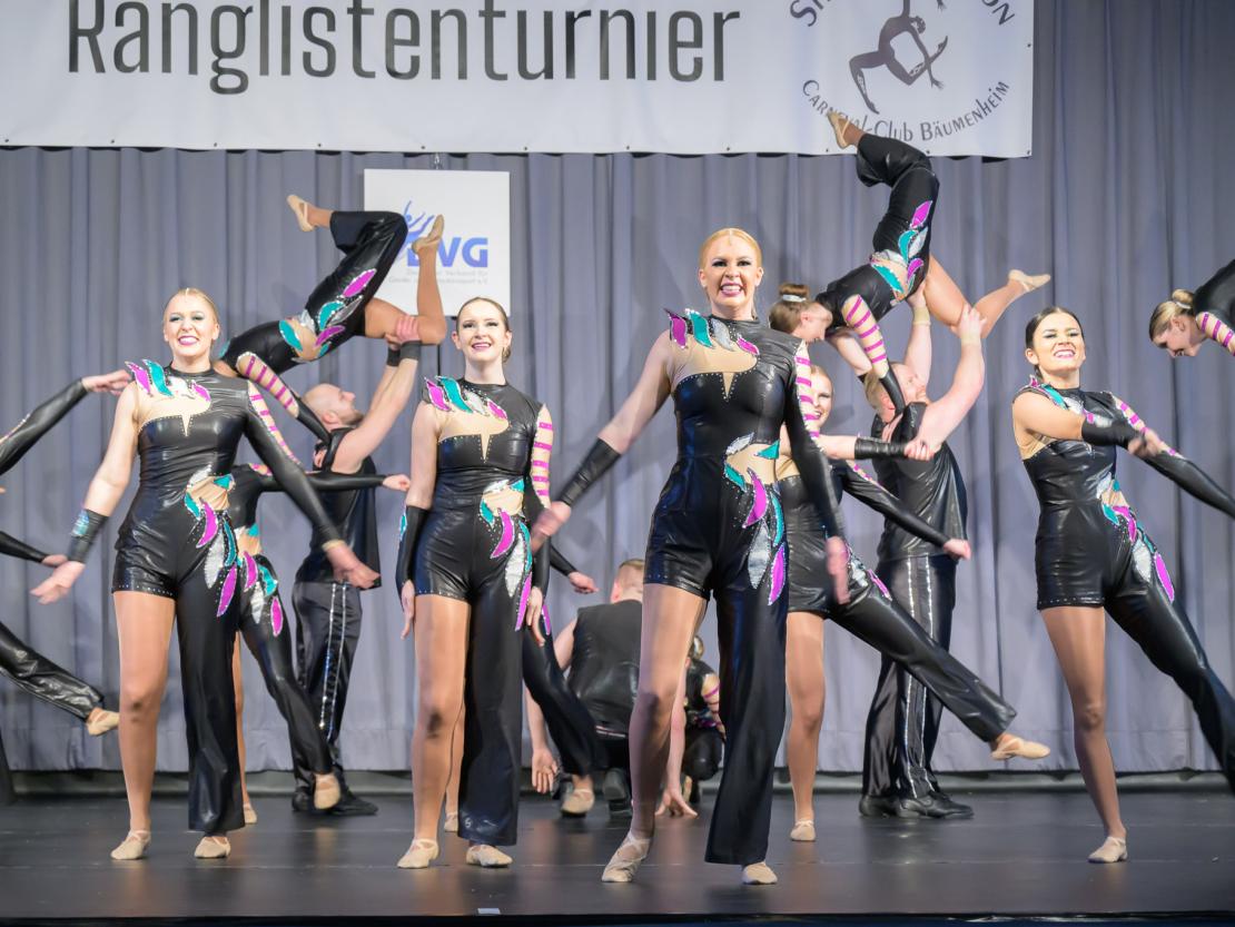 Die Tanzgruppen beim Ranglistenturnier für Showtanz in Asbach-Bäumenheim.