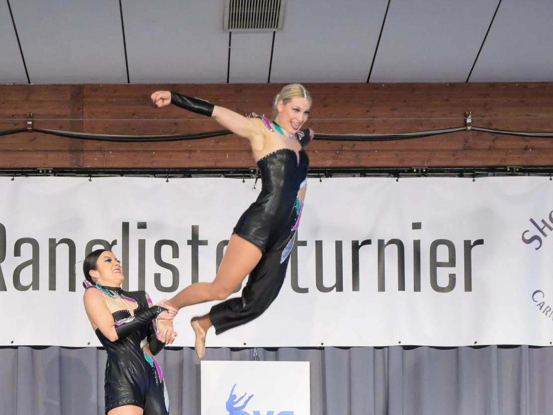 Die Tanzgruppen beim Ranglistenturnier für Showtanz in Asbach-Bäumenheim.