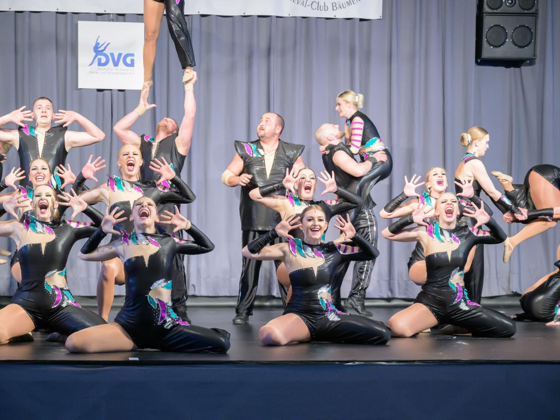 Die Tanzgruppen beim Ranglistenturnier für Showtanz in Asbach-Bäumenheim.