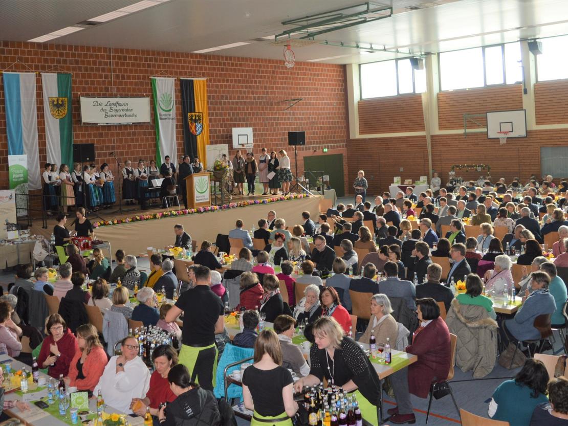 Das Bild zeigt Eindrücke vom Donau-Rieser Landfrauentag 2023