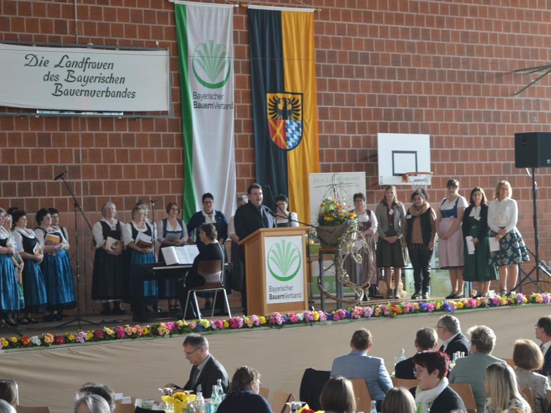Das Bild zeigt Eindrücke vom Donau-Rieser Landfrauentag 2023