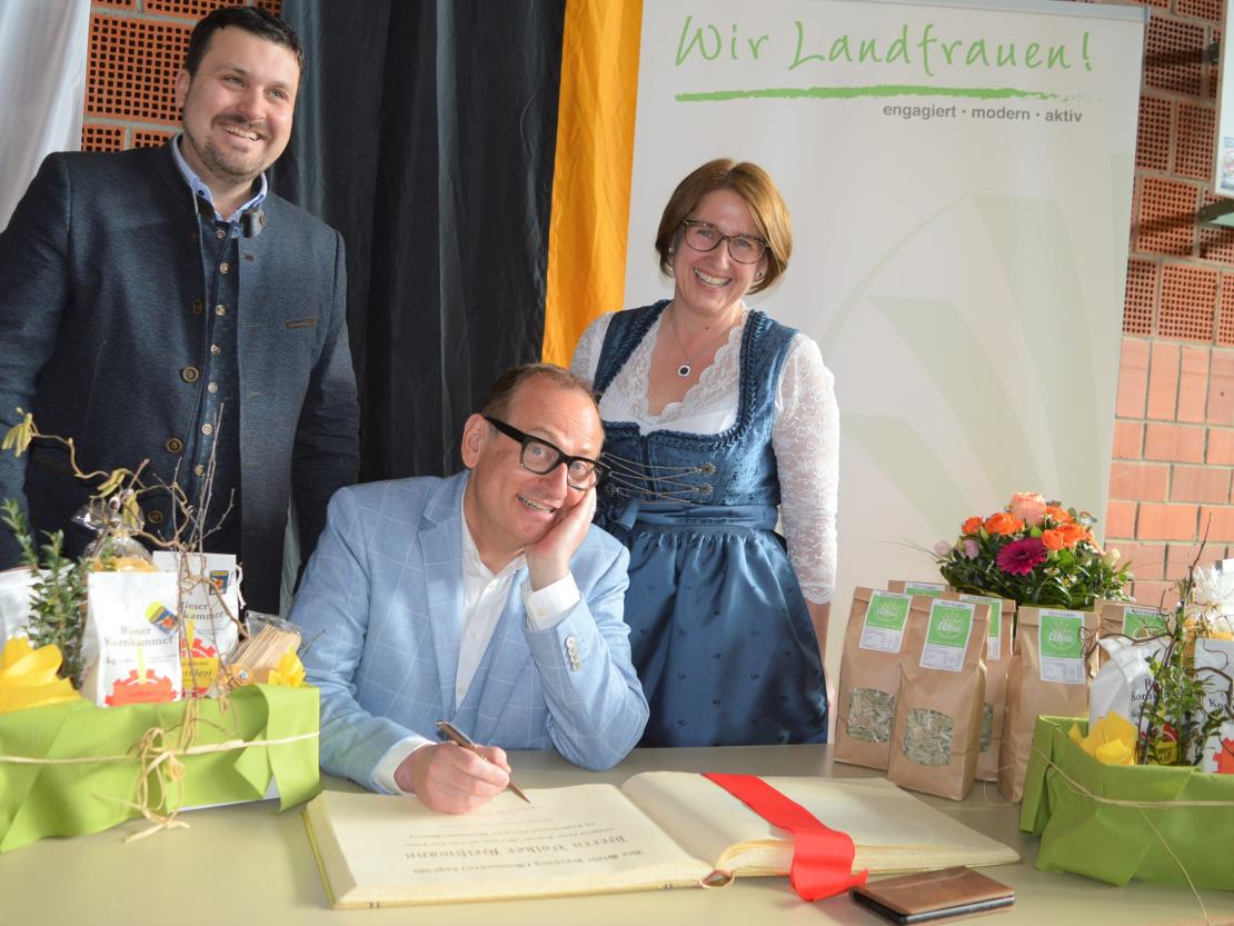 Das Bild zeigt Eindrücke vom Donau-Rieser Landfrauentag 2023