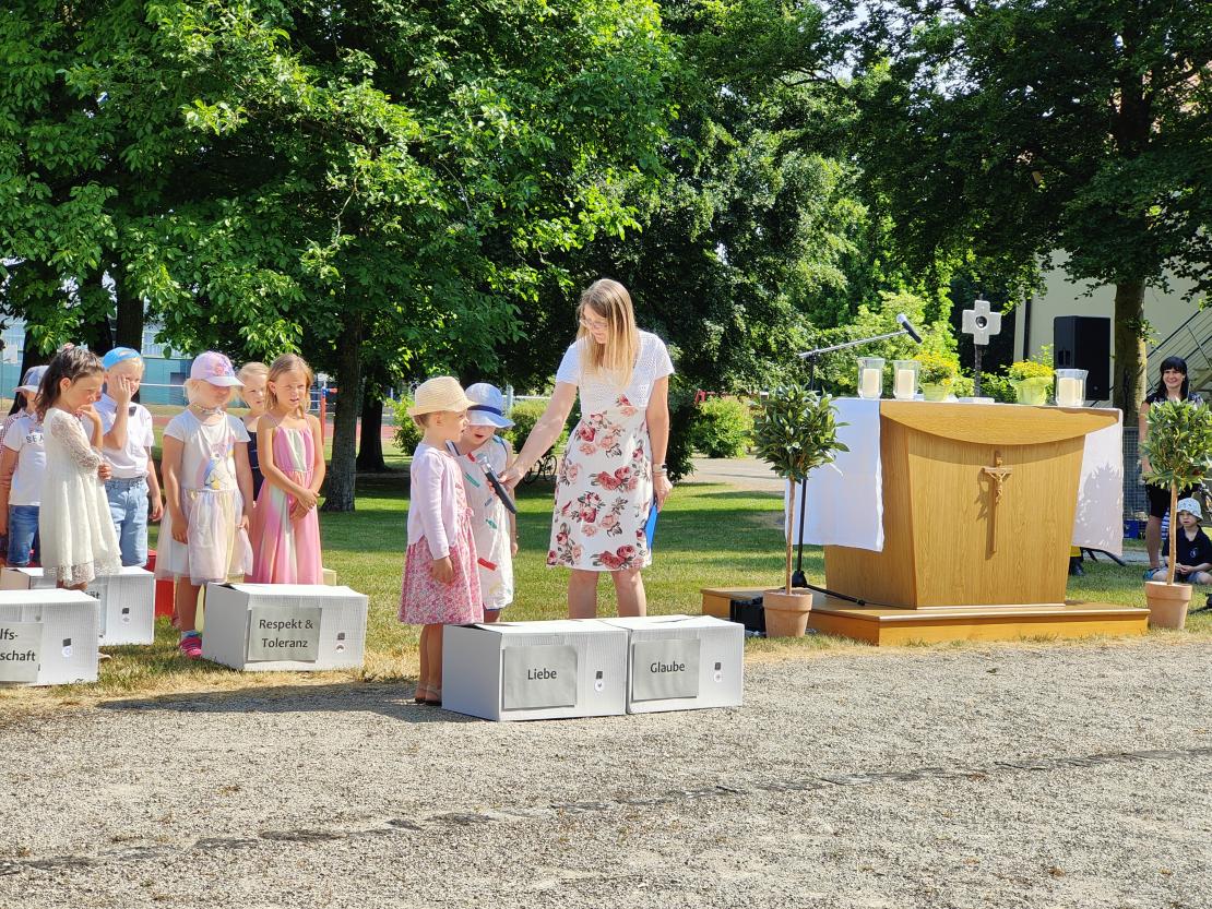 Das Bild zeigt die Jubiläumsfeier im Kinderhaus St. Martin in Mertingen.