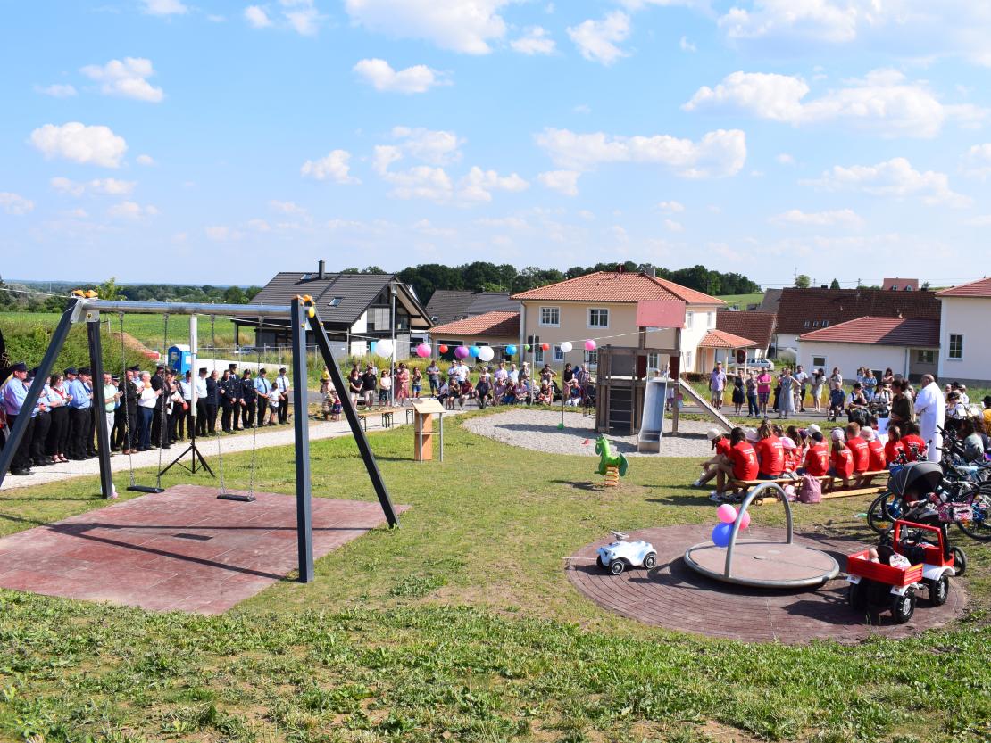 Bilder von der Spielplatzsegnung in Schäfstall.