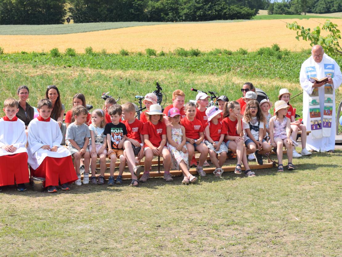 Bild von der Spielplatzsegnung 