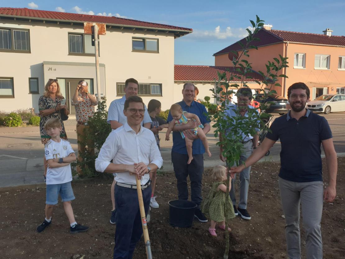 Das Bild zeigt die Eröffnung der Binninger Getränkewelt
