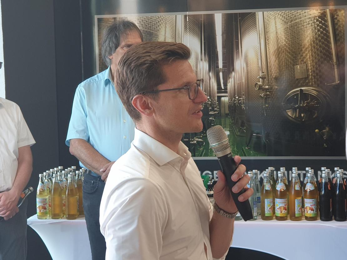 Das Bild zeigt die Eröffnung der Binninger Getränkewelt