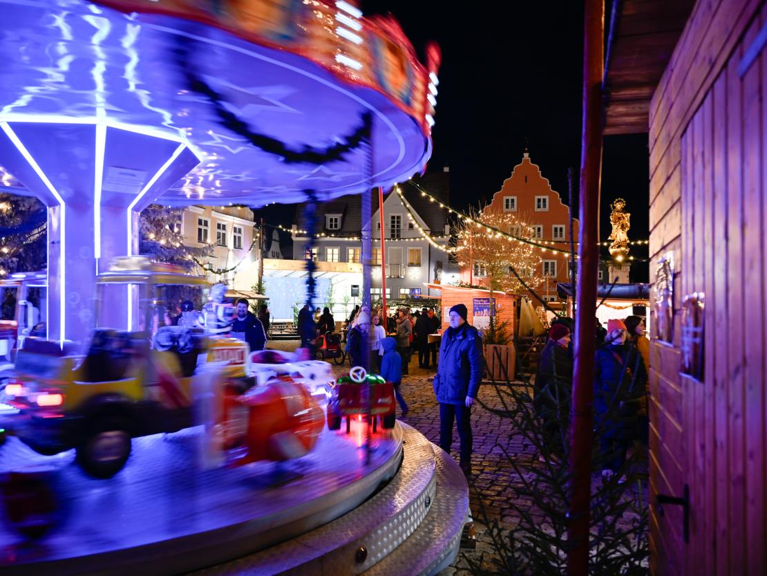 DAs Bild zeigt den Wemdinger Weihnachtsmarkt.