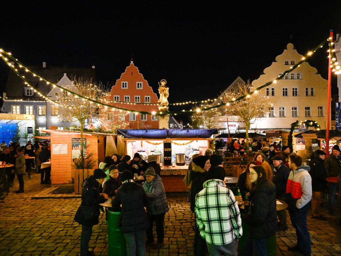 Das Bild zeigt den Wemdinger Weihnachtsmarkt.