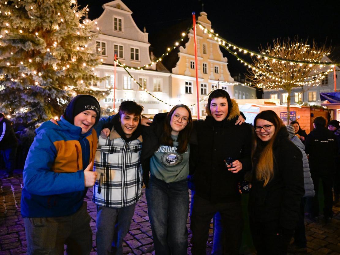 Das Bild zeigt den Wemdinger Weihnachtsmarkt.
