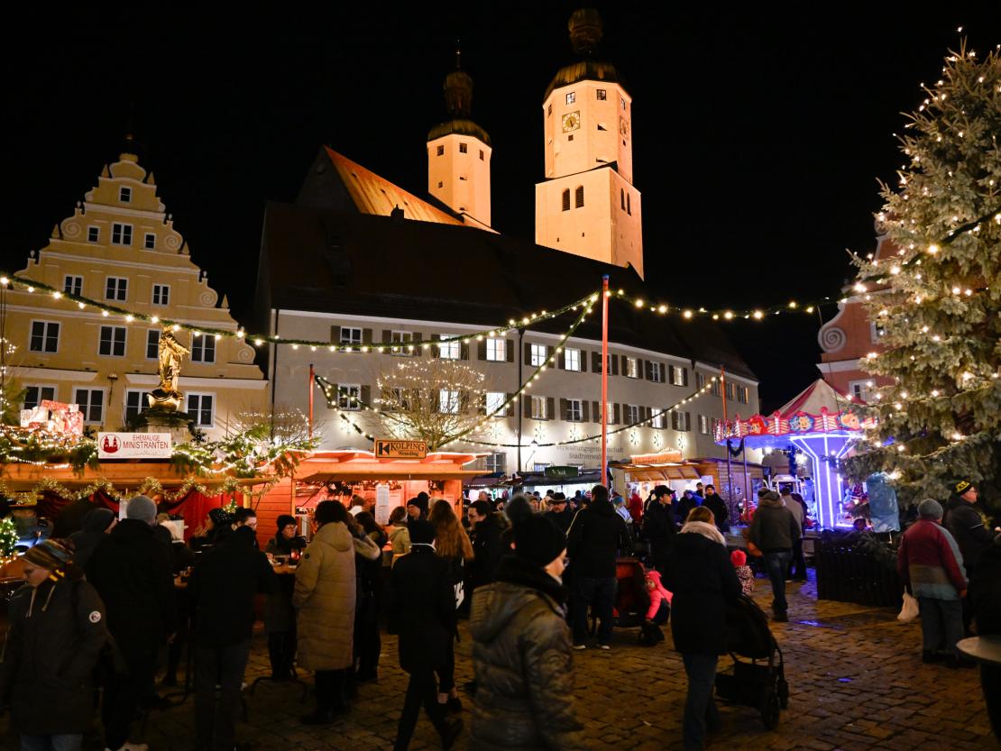 Das Bild zeigt den Wemdinger Weihnachtsmarkt.